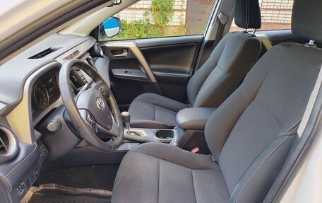 Toyota RAV4, 2018 год, 2 200 000 рублей, 8 фотография