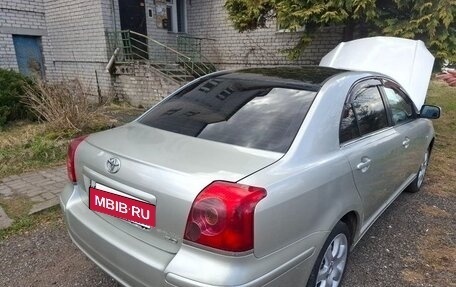 Toyota Avensis III рестайлинг, 2004 год, 700 000 рублей, 3 фотография