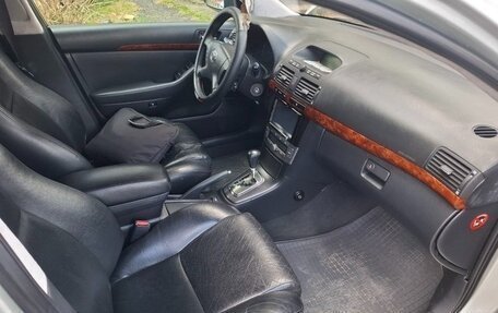 Toyota Avensis III рестайлинг, 2004 год, 700 000 рублей, 6 фотография