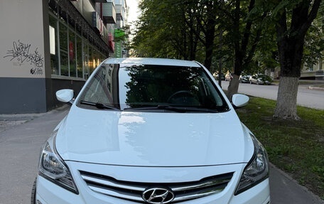 Hyundai Solaris II рестайлинг, 2015 год, 1 120 000 рублей, 2 фотография
