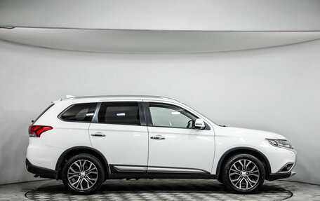 Mitsubishi Outlander III рестайлинг 3, 2017 год, 1 949 000 рублей, 5 фотография