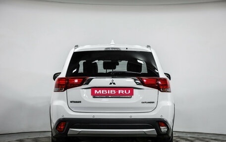 Mitsubishi Outlander III рестайлинг 3, 2017 год, 1 949 000 рублей, 7 фотография