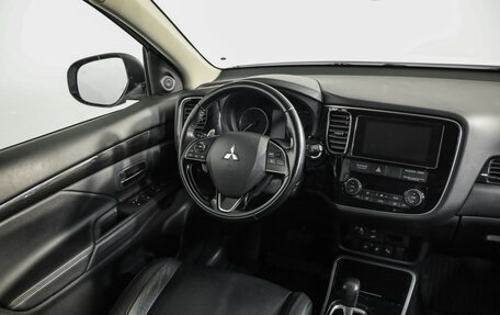 Mitsubishi Outlander III рестайлинг 3, 2017 год, 1 949 000 рублей, 10 фотография