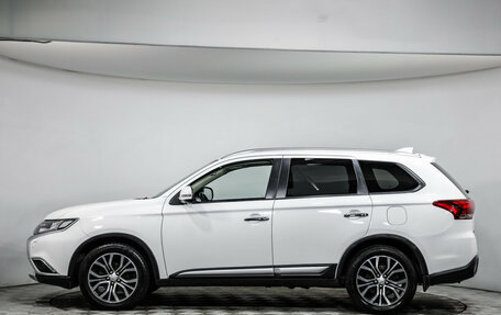 Mitsubishi Outlander III рестайлинг 3, 2017 год, 1 949 000 рублей, 9 фотография