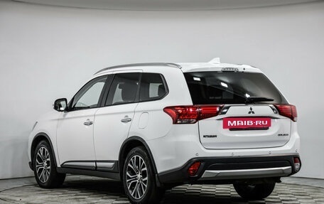 Mitsubishi Outlander III рестайлинг 3, 2017 год, 1 949 000 рублей, 8 фотография