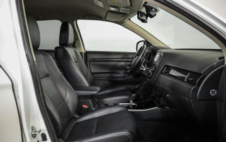 Mitsubishi Outlander III рестайлинг 3, 2017 год, 1 949 000 рублей, 24 фотография