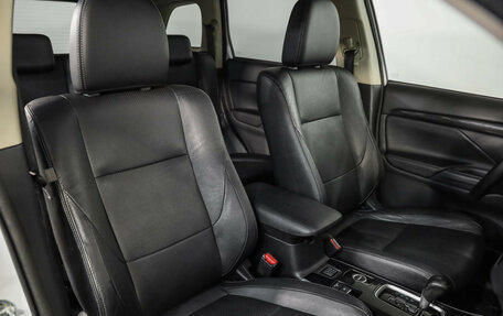 Mitsubishi Outlander III рестайлинг 3, 2017 год, 1 949 000 рублей, 25 фотография