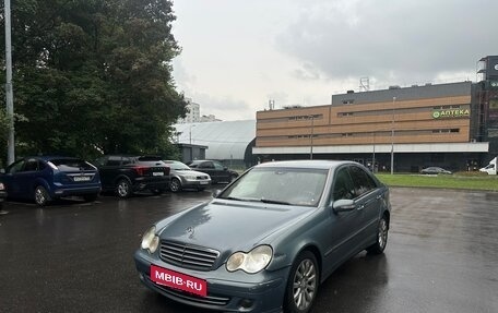 Mercedes-Benz C-Класс, 2004 год, 620 000 рублей, 3 фотография