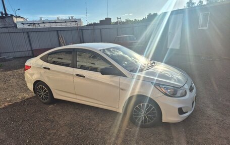 Hyundai Solaris II рестайлинг, 2013 год, 670 000 рублей, 2 фотография