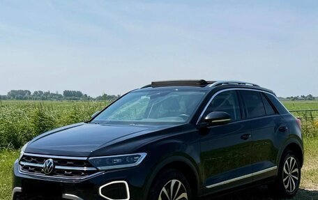 Volkswagen T-Roc I, 2022 год, 1 580 000 рублей, 1 фотография