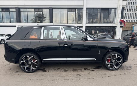 Rolls-Royce Cullinan, 2026 год, 64 000 000 рублей, 7 фотография