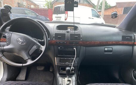 Toyota Avensis III рестайлинг, 2004 год, 680 000 рублей, 4 фотография