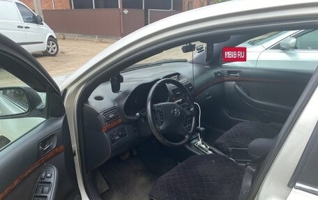 Toyota Avensis III рестайлинг, 2004 год, 680 000 рублей, 5 фотография