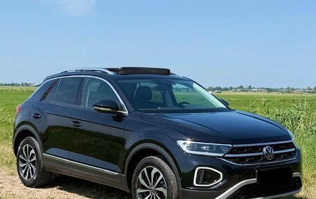 Volkswagen T-Roc I, 2022 год, 1 580 000 рублей, 3 фотография