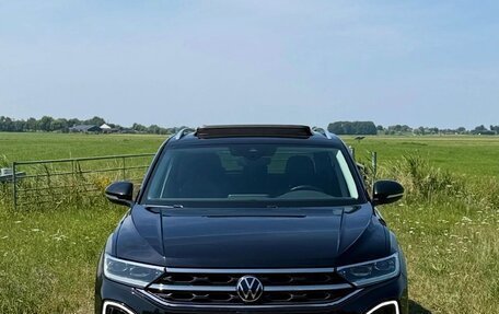 Volkswagen T-Roc I, 2022 год, 1 580 000 рублей, 2 фотография