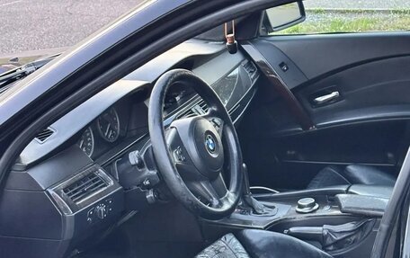 BMW 5 серия, 2004 год, 750 000 рублей, 1 фотография