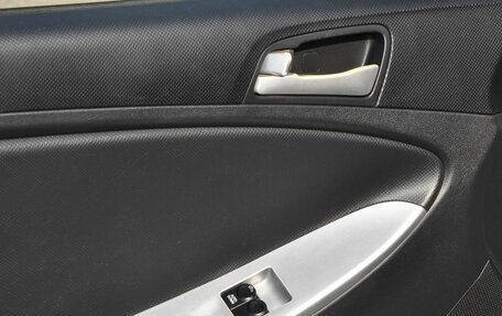 Hyundai Solaris II рестайлинг, 2011 год, 640 000 рублей, 15 фотография