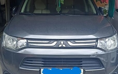 Mitsubishi Outlander III рестайлинг 3, 2013 год, 550 000 рублей, 4 фотография