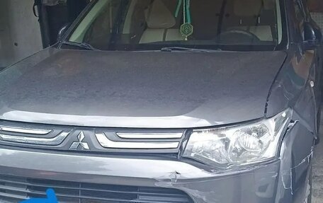Mitsubishi Outlander III рестайлинг 3, 2013 год, 550 000 рублей, 2 фотография