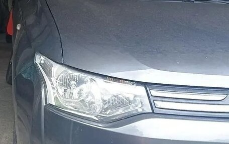 Mitsubishi Outlander III рестайлинг 3, 2013 год, 550 000 рублей, 3 фотография