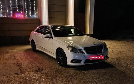 Mercedes-Benz E-Класс, 2011 год, 850 000 рублей, 3 фотография