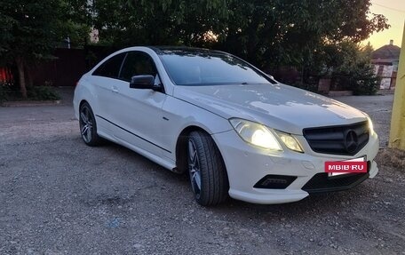 Mercedes-Benz E-Класс, 2011 год, 1 350 000 рублей, 2 фотография