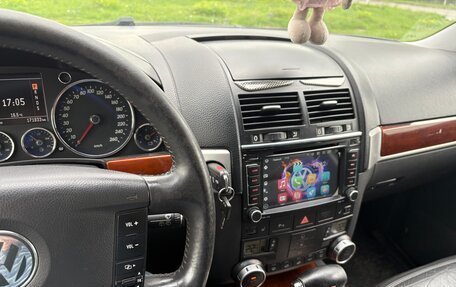 Volkswagen Touareg III, 2004 год, 700 000 рублей, 2 фотография