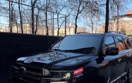 Toyota Land Cruiser 200, 2019 год, 9 000 000 рублей, 3 фотография