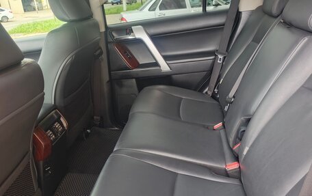 Toyota Land Cruiser Prado 150 рестайлинг 2, 2017 год, 4 300 000 рублей, 27 фотография