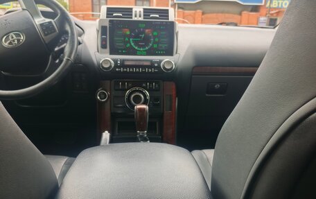 Toyota Land Cruiser Prado 150 рестайлинг 2, 2017 год, 4 300 000 рублей, 25 фотография