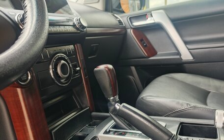 Toyota Land Cruiser Prado 150 рестайлинг 2, 2017 год, 4 300 000 рублей, 26 фотография