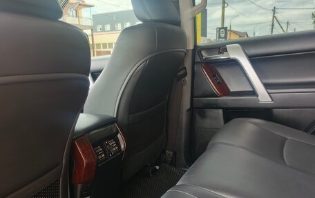 Toyota Land Cruiser Prado 150 рестайлинг 2, 2017 год, 4 300 000 рублей, 28 фотография