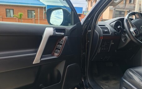Toyota Land Cruiser Prado 150 рестайлинг 2, 2017 год, 4 300 000 рублей, 30 фотография