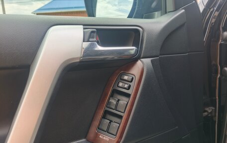Toyota Land Cruiser Prado 150 рестайлинг 2, 2017 год, 4 300 000 рублей, 31 фотография