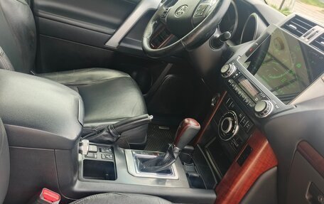 Toyota Land Cruiser Prado 150 рестайлинг 2, 2017 год, 4 300 000 рублей, 32 фотография