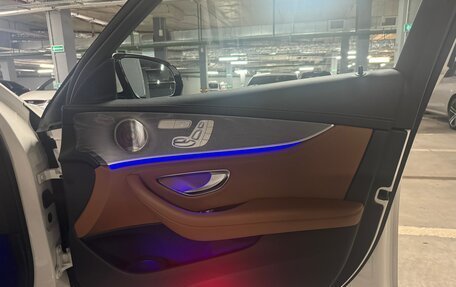 Mercedes-Benz E-Класс, 2021 год, 5 500 000 рублей, 10 фотография