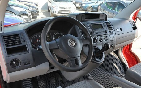 Volkswagen Transporter T5 рестайлинг, 2013 год, 1 770 000 рублей, 9 фотография