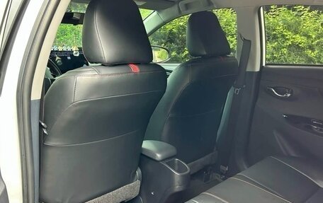 Toyota Yaris XP150 рестайлинг, 2023 год, 1 440 000 рублей, 9 фотография