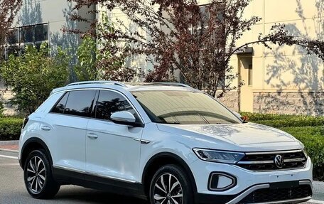 Volkswagen T-Roc I, 2023 год, 2 185 000 рублей, 3 фотография