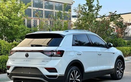 Volkswagen T-Roc I, 2023 год, 2 185 000 рублей, 4 фотография