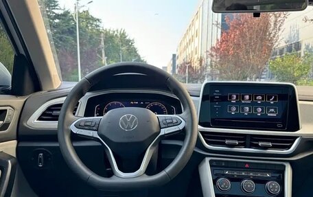 Volkswagen T-Roc I, 2023 год, 2 185 000 рублей, 13 фотография