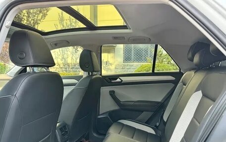 Volkswagen T-Roc I, 2023 год, 2 185 000 рублей, 9 фотография