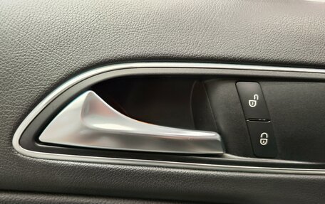 Mercedes-Benz GLA, 2015 год, 1 900 000 рублей, 17 фотография
