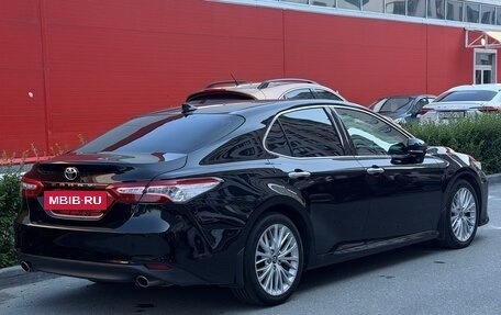 Toyota Camry, 2018 год, 2 400 000 рублей, 4 фотография
