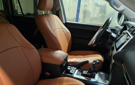 Toyota Land Cruiser Prado 150 рестайлинг 2, 2018 год, 5 300 000 рублей, 11 фотография