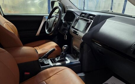 Toyota Land Cruiser Prado 150 рестайлинг 2, 2018 год, 5 300 000 рублей, 16 фотография