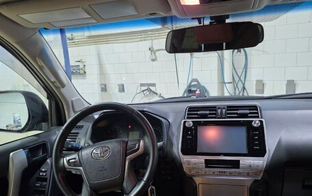 Toyota Land Cruiser Prado 150 рестайлинг 2, 2018 год, 5 300 000 рублей, 28 фотография