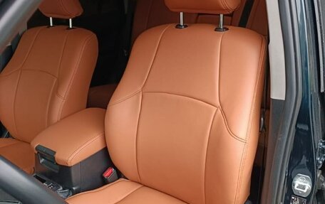 Toyota Land Cruiser Prado 150 рестайлинг 2, 2018 год, 5 300 000 рублей, 40 фотография