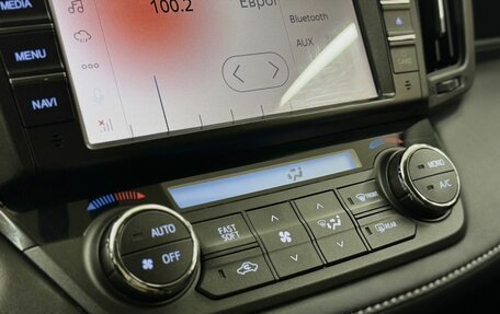 Toyota RAV4, 2018 год, 2 690 000 рублей, 15 фотография