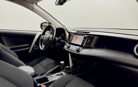 Toyota RAV4, 2018 год, 2 690 000 рублей, 12 фотография